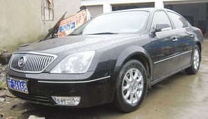 事发时，老板驾驶的轿车。